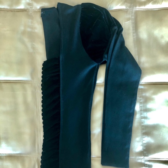 🖤Classy Leo Guy blouse - Picture 2 of 8